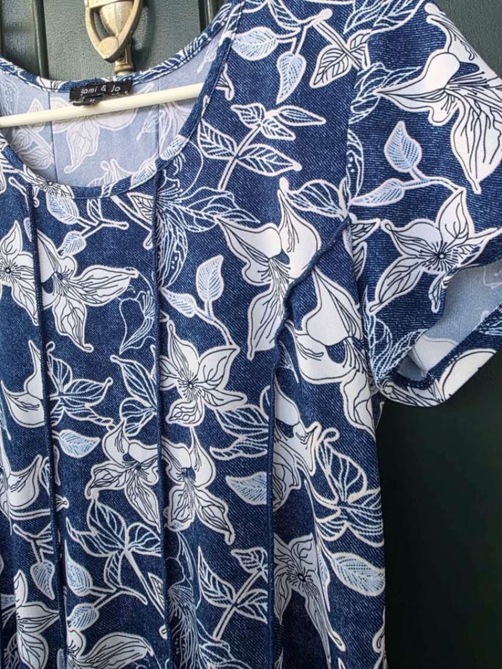Blue Floral Short Sleeve A Line Dress Size Medium Stretch Midi - Picture 6 of 9